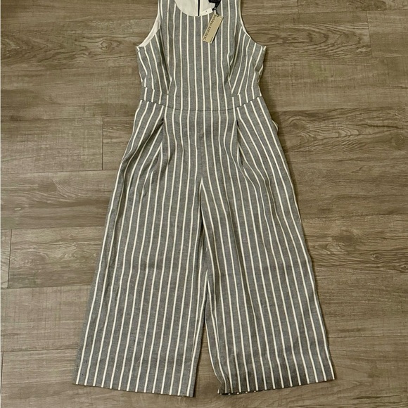NWT ~ Banana Republic Factory Wide-Leg Linen Blue and Cream Jumpsuit ~ SZ:6P - Picture 2 of 12